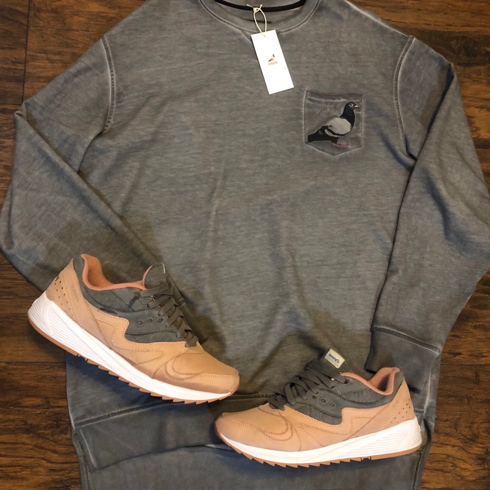 Shoes/ crew neck